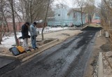 Мороз, лед и грязь не стали помехой для дорожников. Сколько продержится новый асфальт?